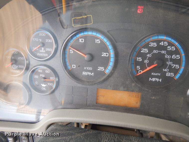 image for item H1846 2012 International 7600  semi truck