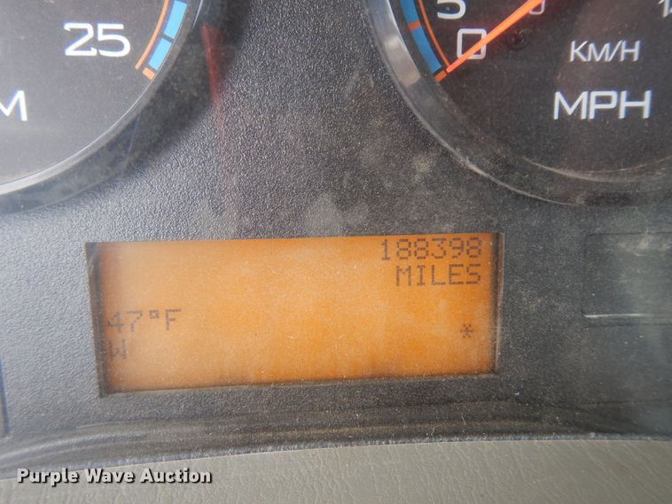 image for item H1846 2012 International 7600  semi truck