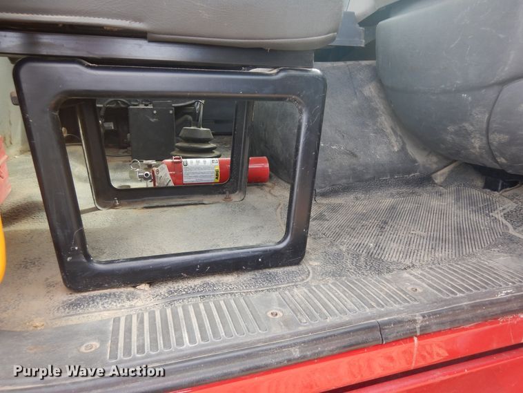 image for item H1846 2012 International 7600  semi truck