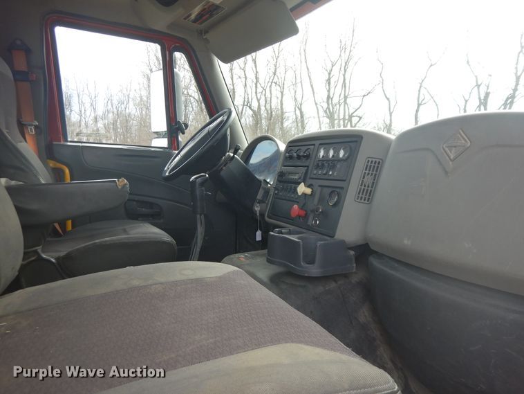 image for item H1846 2012 International 7600  semi truck