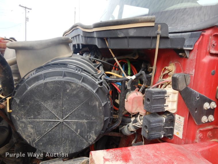 image for item H1846 2012 International 7600  semi truck