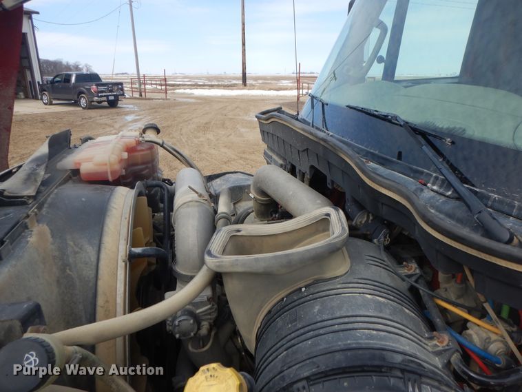 image for item H1846 2012 International 7600  semi truck