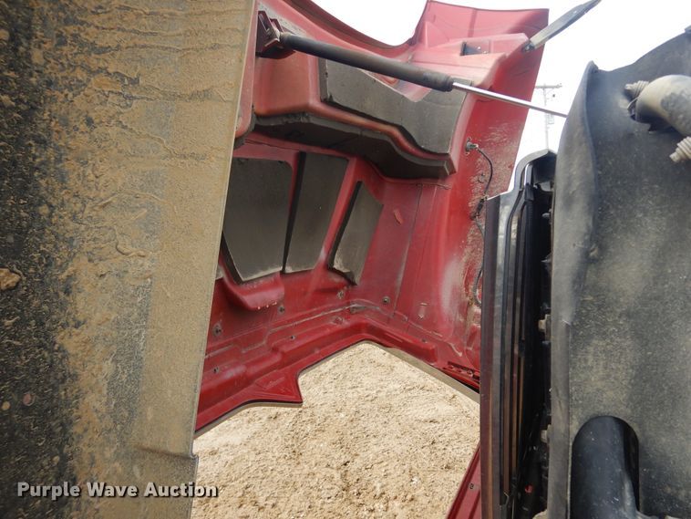 image for item H1846 2012 International 7600  semi truck