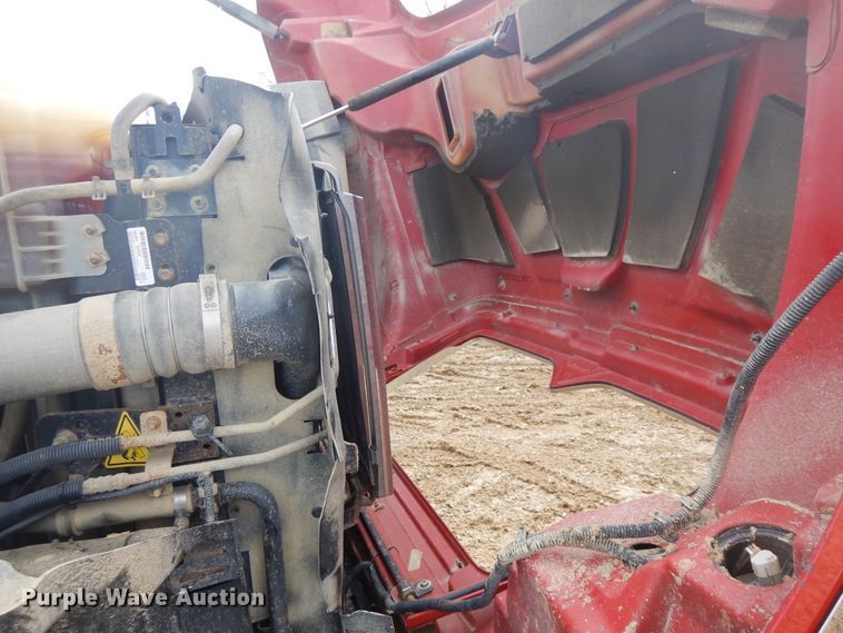 image for item H1846 2012 International 7600  semi truck