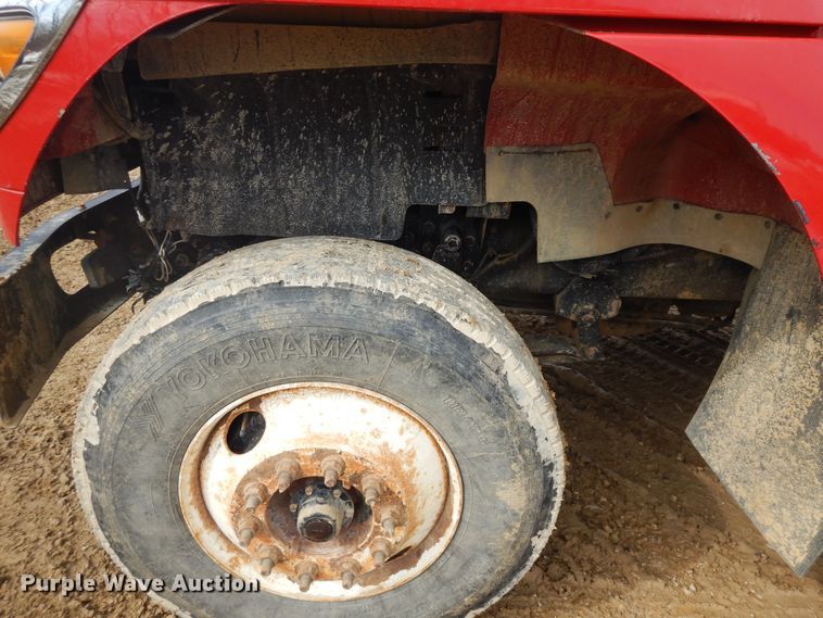 image for item H1846 2012 International 7600  semi truck