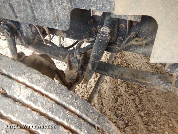 image for item H1846 2012 International 7600  semi truck