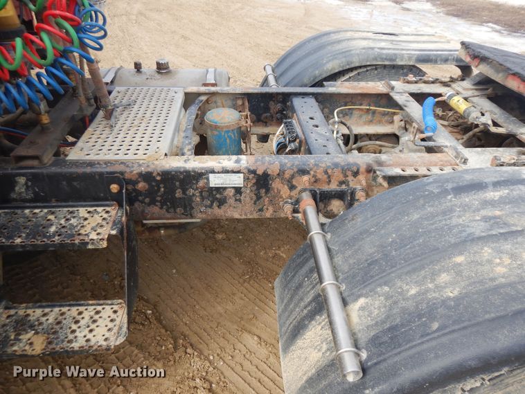 image for item H1846 2012 International 7600  semi truck