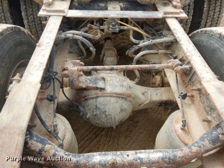 image for item H1846 2012 International 7600  semi truck