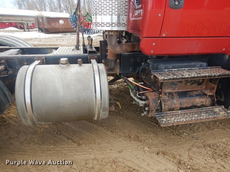 image for item H1846 2012 International 7600  semi truck