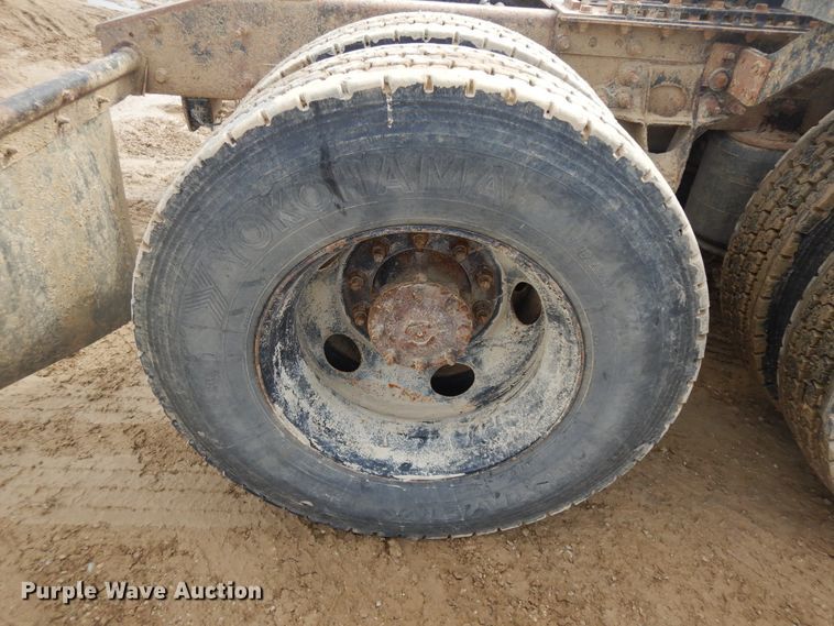 image for item H1846 2012 International 7600  semi truck