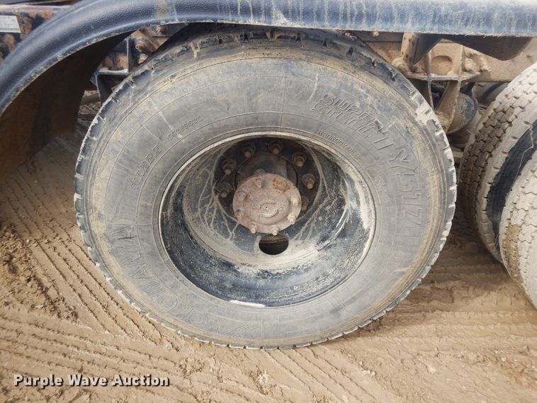 image for item H1846 2012 International 7600  semi truck