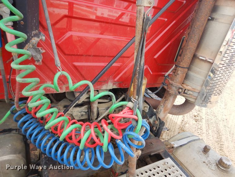 image for item H1846 2012 International 7600  semi truck