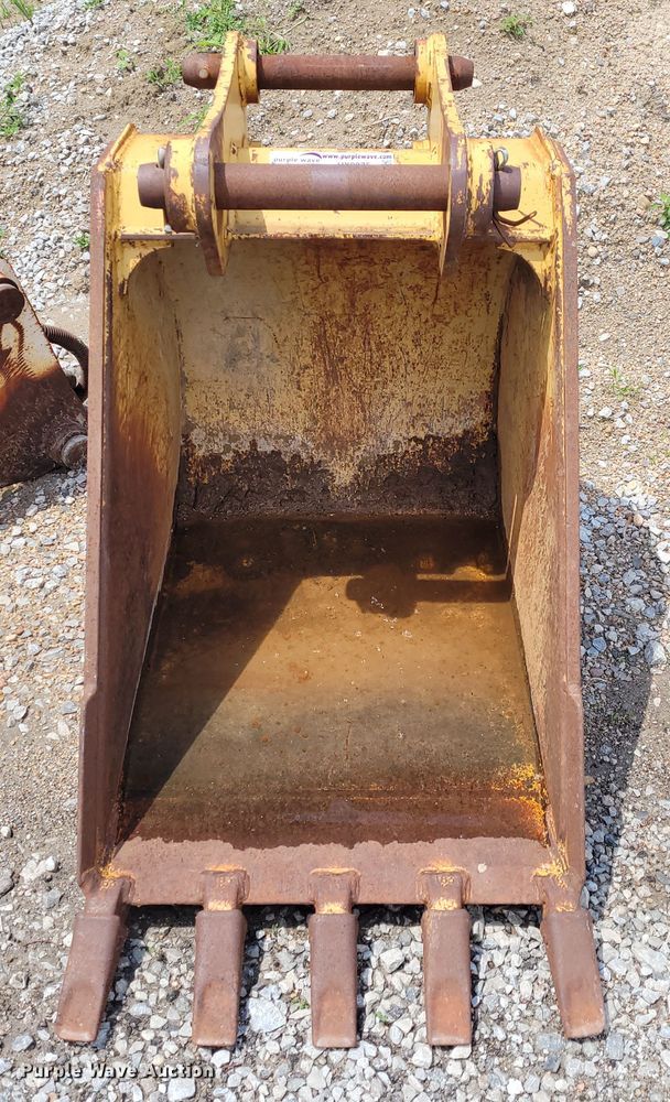image for item HX9375 Caterpillar  24"W backhoe bucket