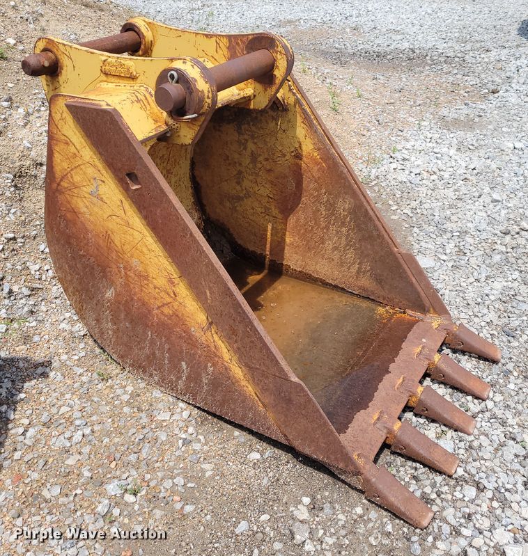 image for item HX9375 Caterpillar  24"W backhoe bucket