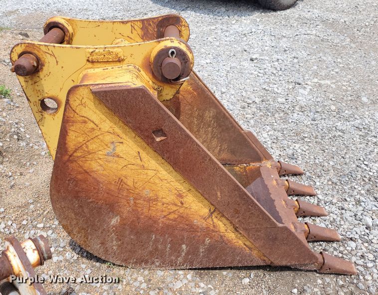 image for item HX9375 Caterpillar  24"W backhoe bucket