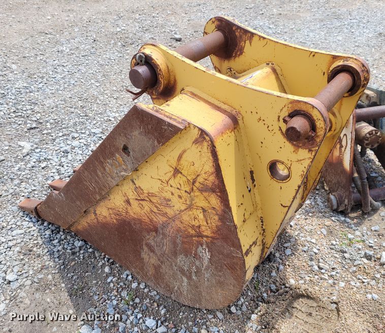 image for item HX9375 Caterpillar  24"W backhoe bucket