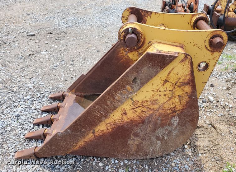 image for item HX9375 Caterpillar  24"W backhoe bucket