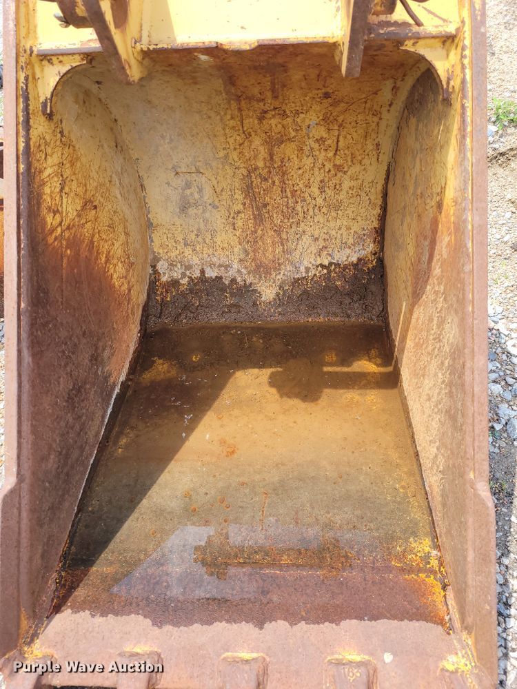 image for item HX9375 Caterpillar  24"W backhoe bucket