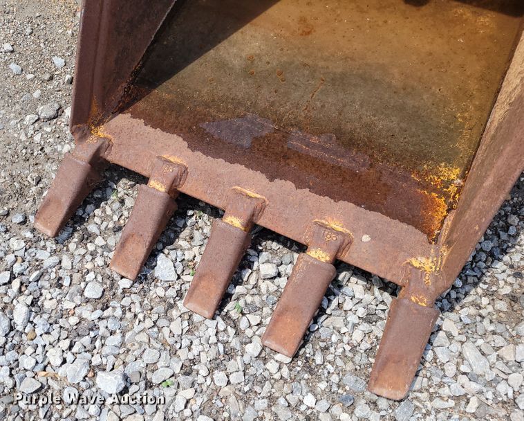 image for item HX9375 Caterpillar  24"W backhoe bucket