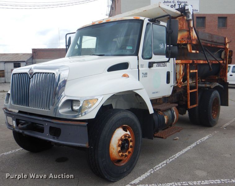image for item IA9799 2003 International 7400  dump truck