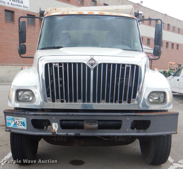 image for item IA9799 2003 International 7400  dump truck