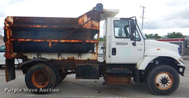 image for item IA9799 2003 International 7400  dump truck