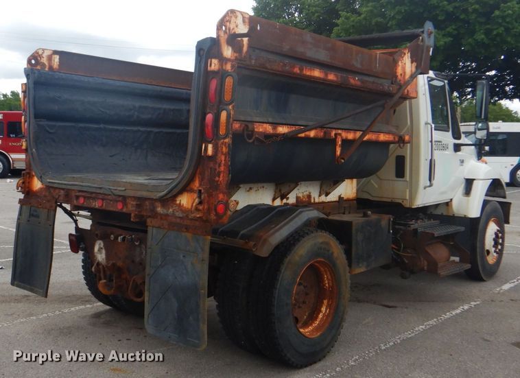 image for item IA9799 2003 International 7400  dump truck