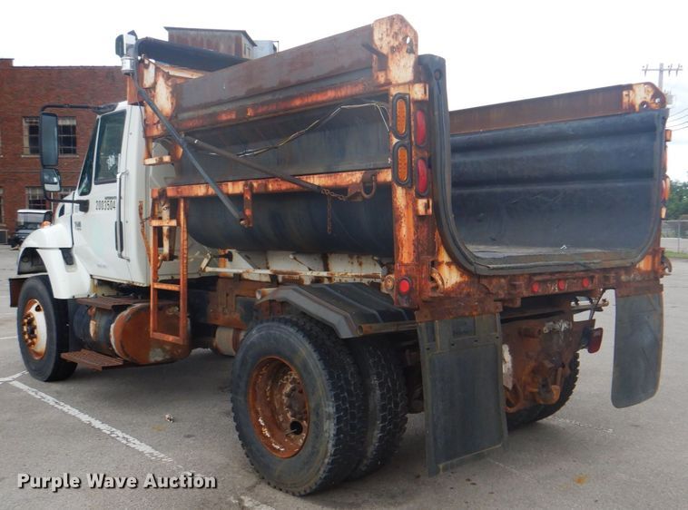 image for item IA9799 2003 International 7400  dump truck