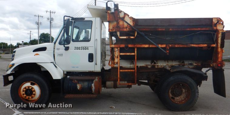 image for item IA9799 2003 International 7400  dump truck