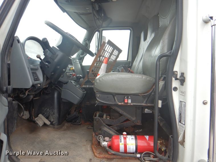 image for item IA9799 2003 International 7400  dump truck