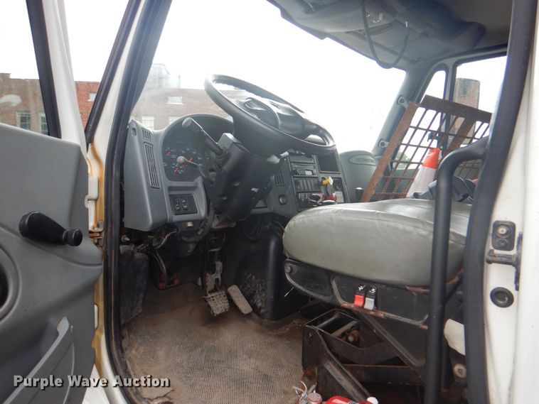 image for item IA9799 2003 International 7400  dump truck