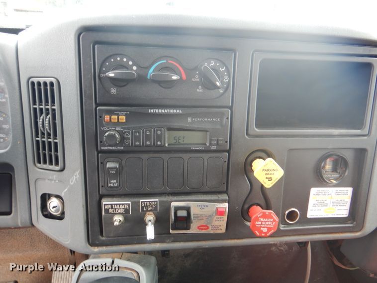 image for item IA9799 2003 International 7400  dump truck