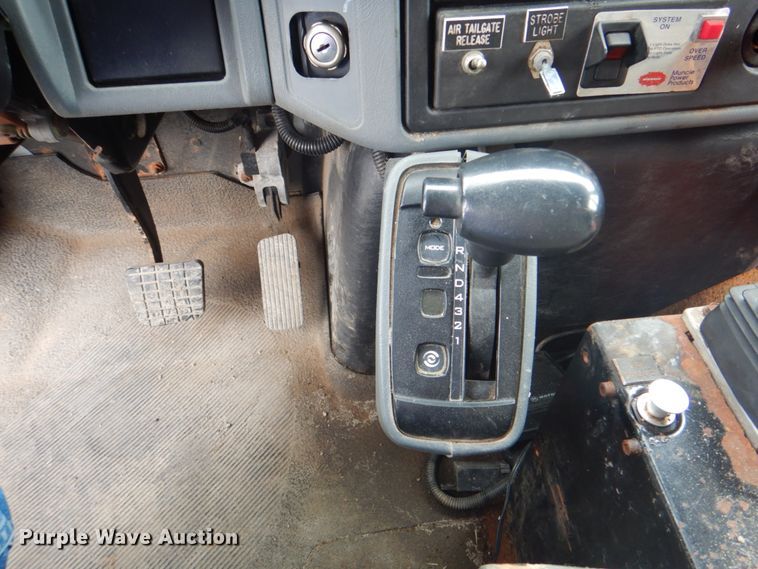 image for item IA9799 2003 International 7400  dump truck
