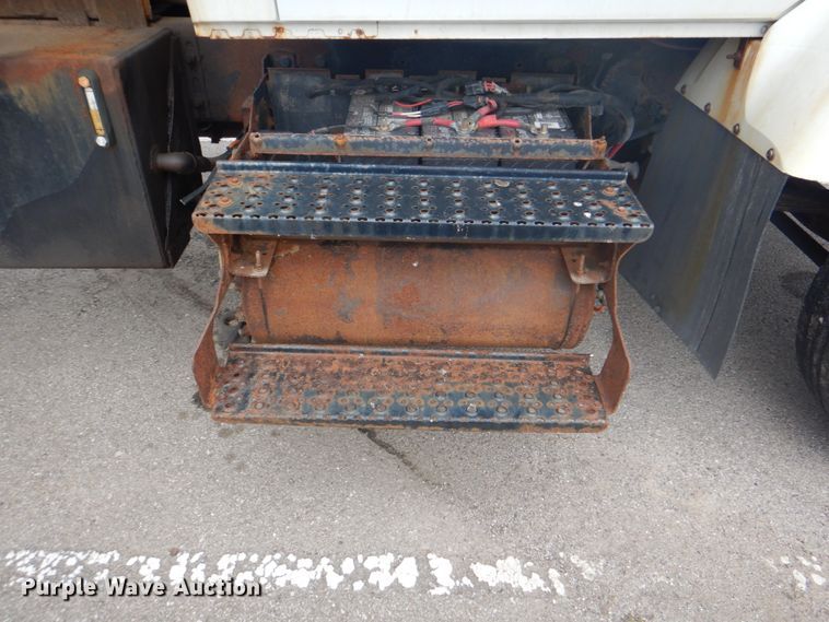 image for item IA9799 2003 International 7400  dump truck