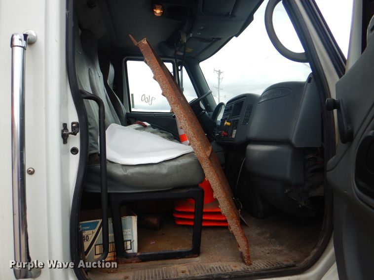 image for item IA9799 2003 International 7400  dump truck