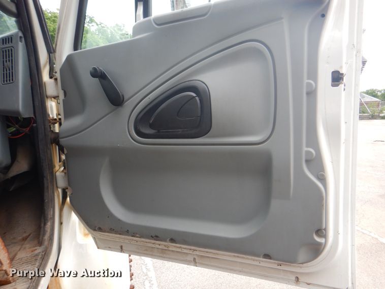 image for item IA9799 2003 International 7400  dump truck