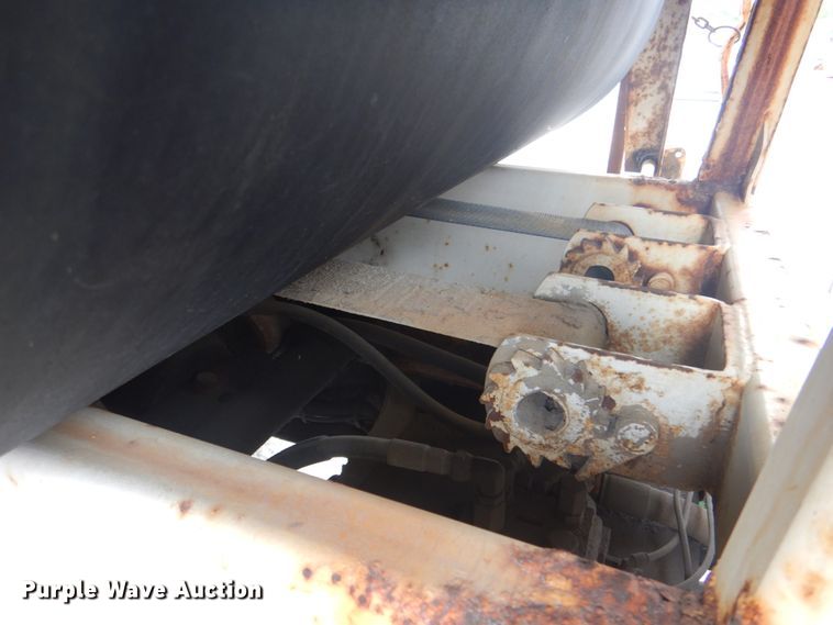 image for item IA9799 2003 International 7400  dump truck