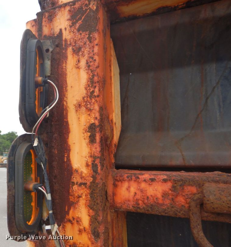 image for item IA9799 2003 International 7400  dump truck