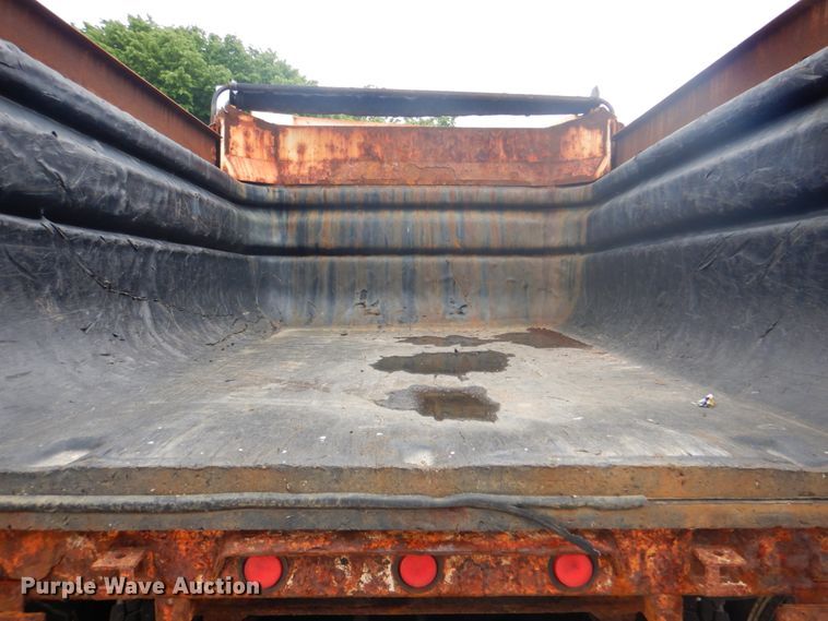 image for item IA9799 2003 International 7400  dump truck