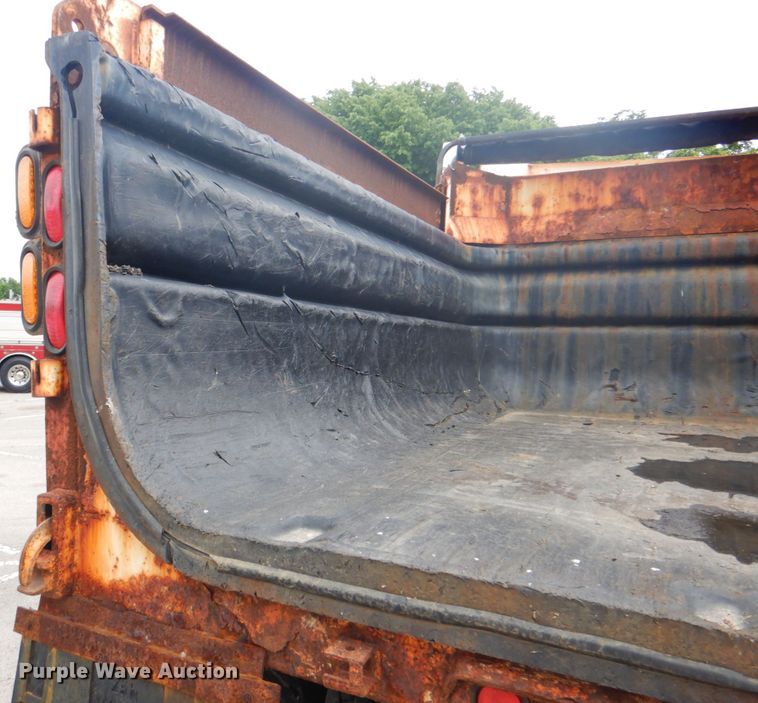 image for item IA9799 2003 International 7400  dump truck