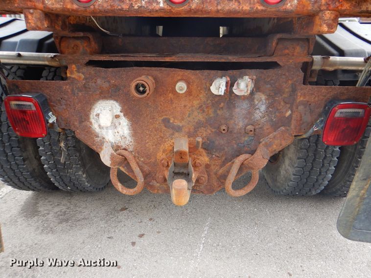 image for item IA9799 2003 International 7400  dump truck