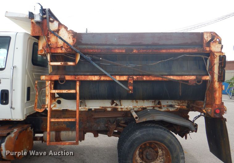 image for item IA9799 2003 International 7400  dump truck