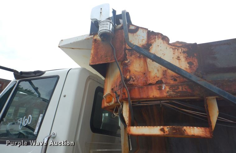 image for item IA9799 2003 International 7400  dump truck