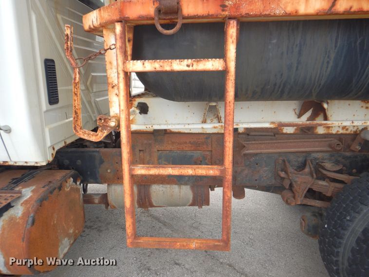 image for item IA9799 2003 International 7400  dump truck