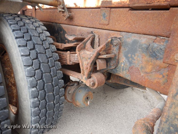 image for item IA9799 2003 International 7400  dump truck