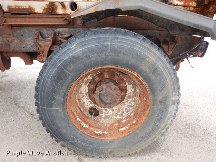 image for item IA9799 2003 International 7400  dump truck