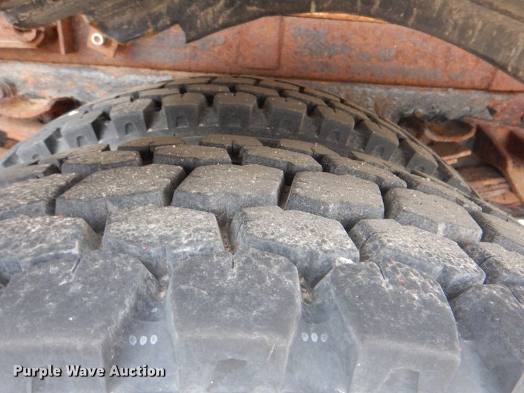 image for item IA9799 2003 International 7400  dump truck