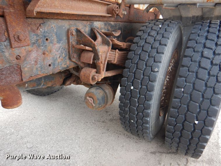 image for item IA9799 2003 International 7400  dump truck