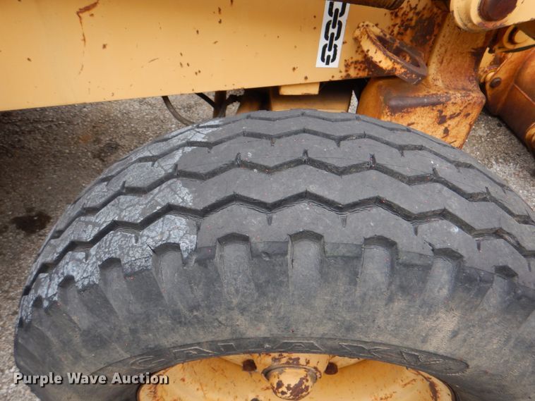 image for item IA9828 1994 John Deere 310D  backhoe