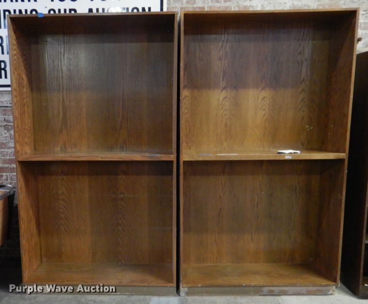 (2) bookcases in Tulsa, OK Item IA9892 sold Purple Wave